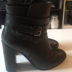 Steve Madden booties 35